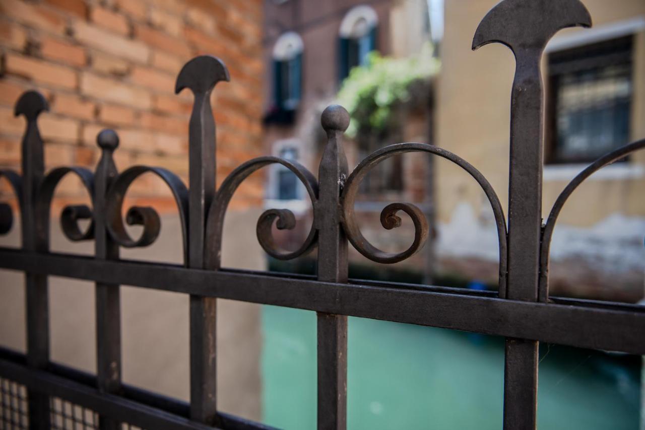 Gondola Rosa, Incantevole Vista Sul Canale Venice Ngoại thất bức ảnh